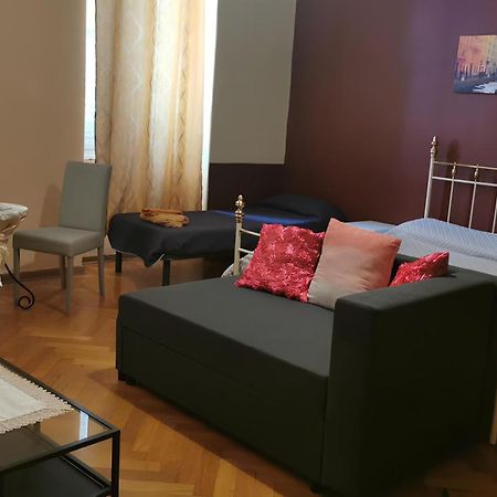 Affittacamere Guerrero Jr Tra Storia E Cultura Trieste Exteriör bild